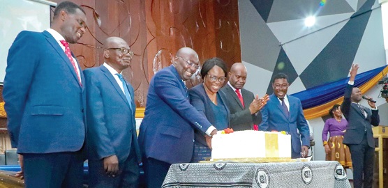 Vice-President Dr Bawumia joined by some officials of the University of Ghana Business School to cut the anniversary cake  